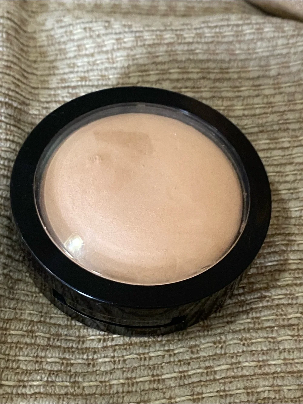 Laura Geller light beige